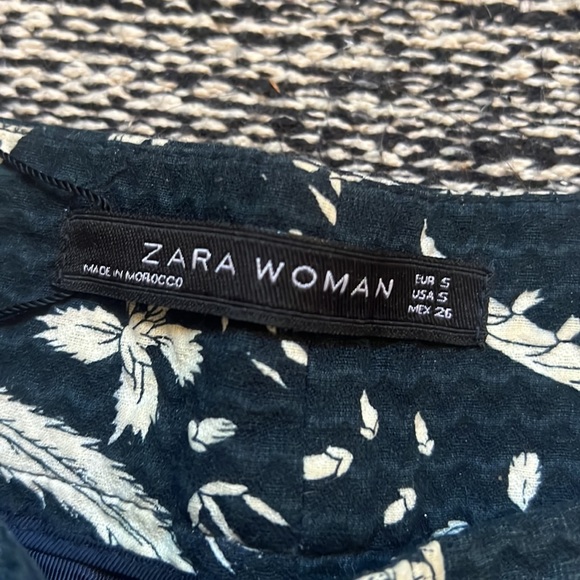 Blue and White patterned Zara shorts - Picture 3 of 4